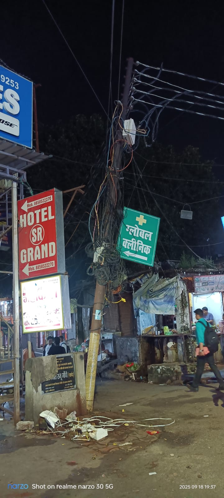 5000 के बकाया बिल पर उपभोक्ता की बिजली काटने वाला विद्युत विभाग आम आदमी की सुरक्षा को लेकर कितना सतर्क