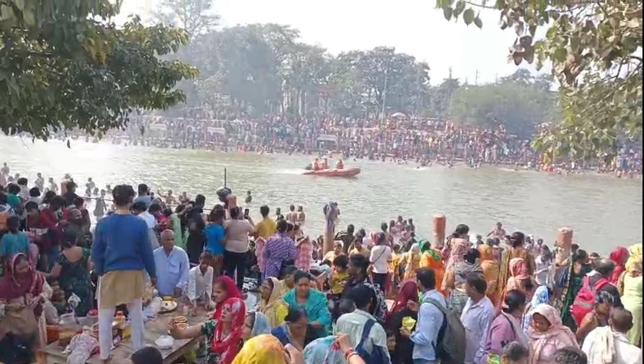 कार्तिक पूर्णिमा पर मुरादनगर नहर (छोटा हरिद्वार) में उमड़ा जनसैलाब, सुरक्षा के चाक-चौबंद इंतजाम