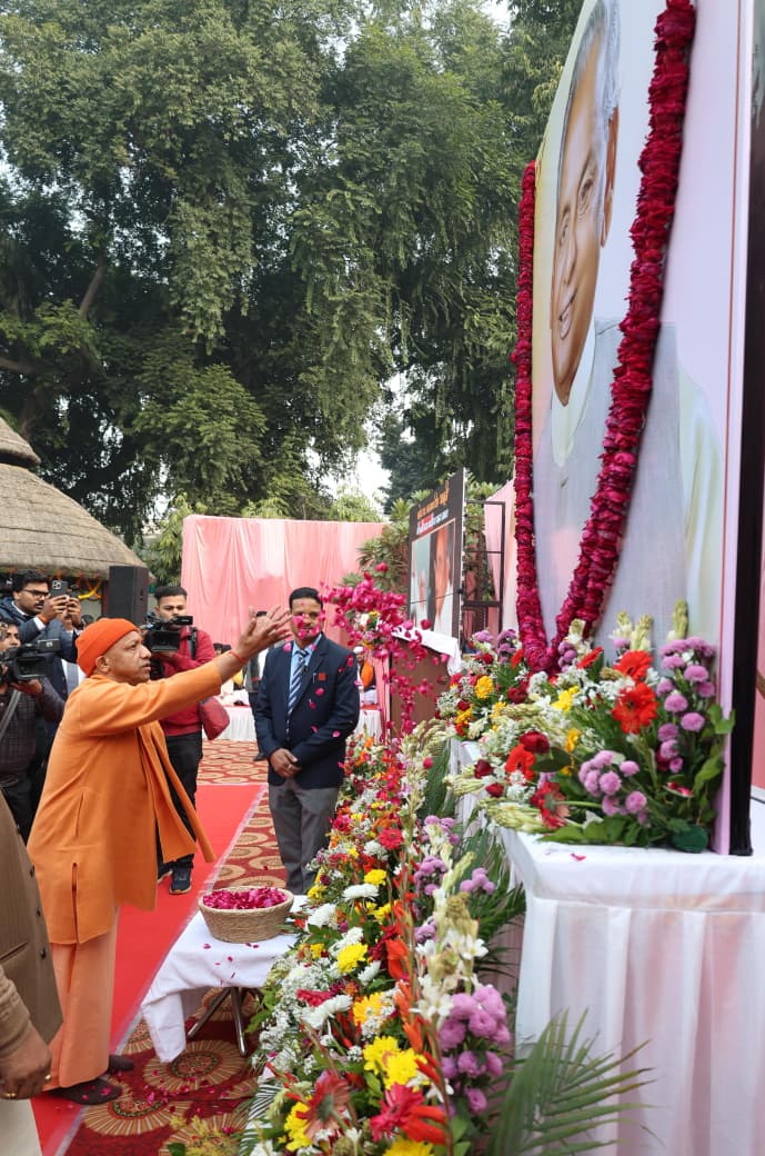 मुख्यमंत्री योगी आदित्यनाथ ने पूर्व मुख्यमंत्री/राज्यपाल कल्याण सिंह की 94वीं जयंती पर अर्पित किए श्रद्धासुमन