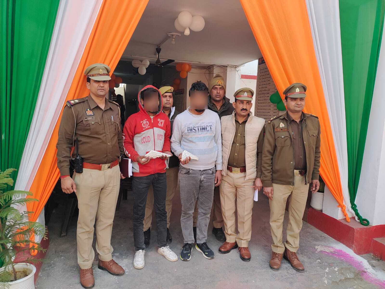 भाई की हत्या करने वाला अभियुक्त अपने एक साथी सहित गिरफ्तार, कब्जे से आलाक्तल अवैध पिस्टल व तमंचा बरामद