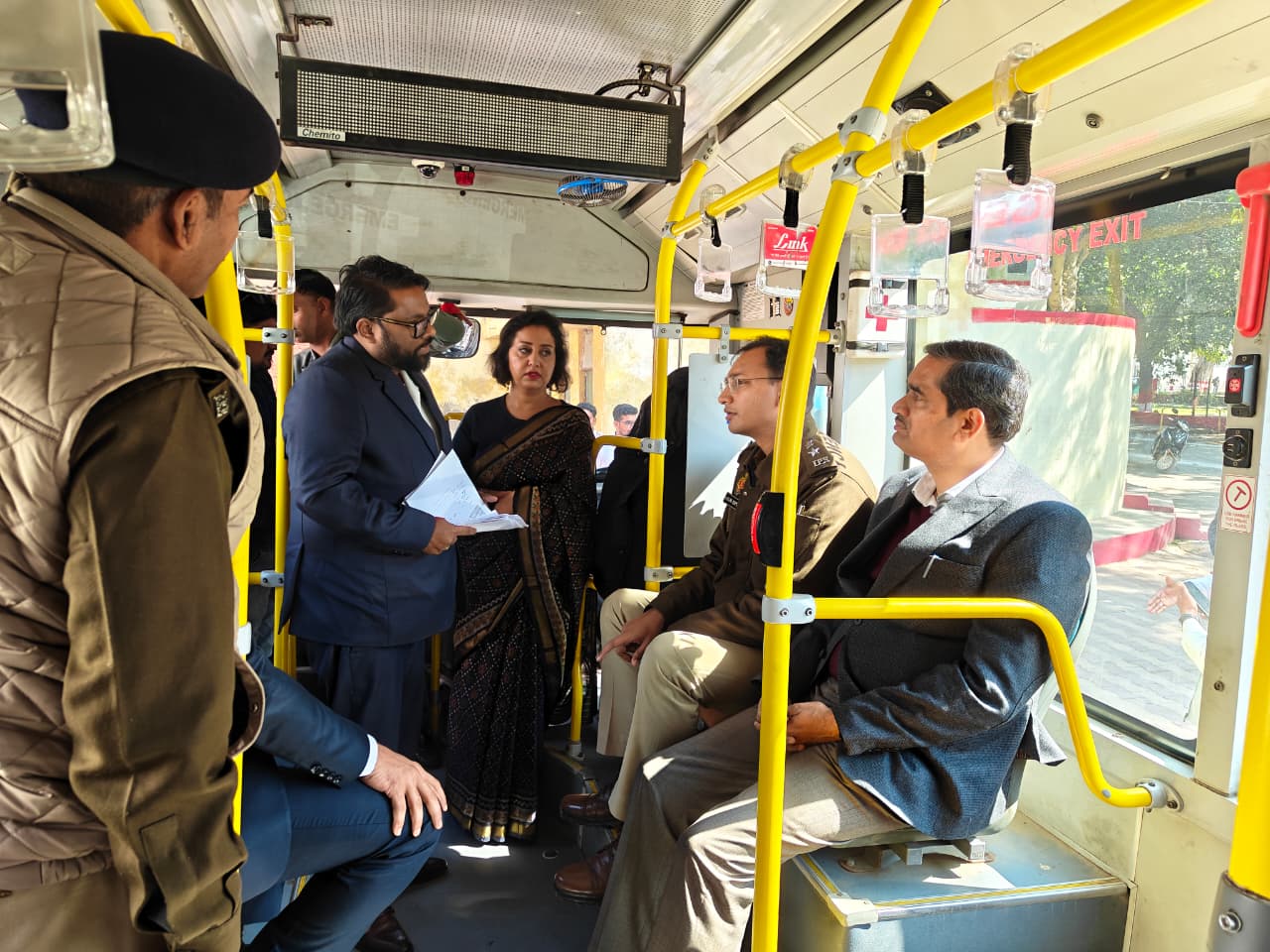 हरित मोबिलिटी से बदलेगा ब्रज का चेहरा, सुदृढ़ होगा यातायात एवं बेहतर होगी वायु की गुणवत्ता- जिलाधिकारी