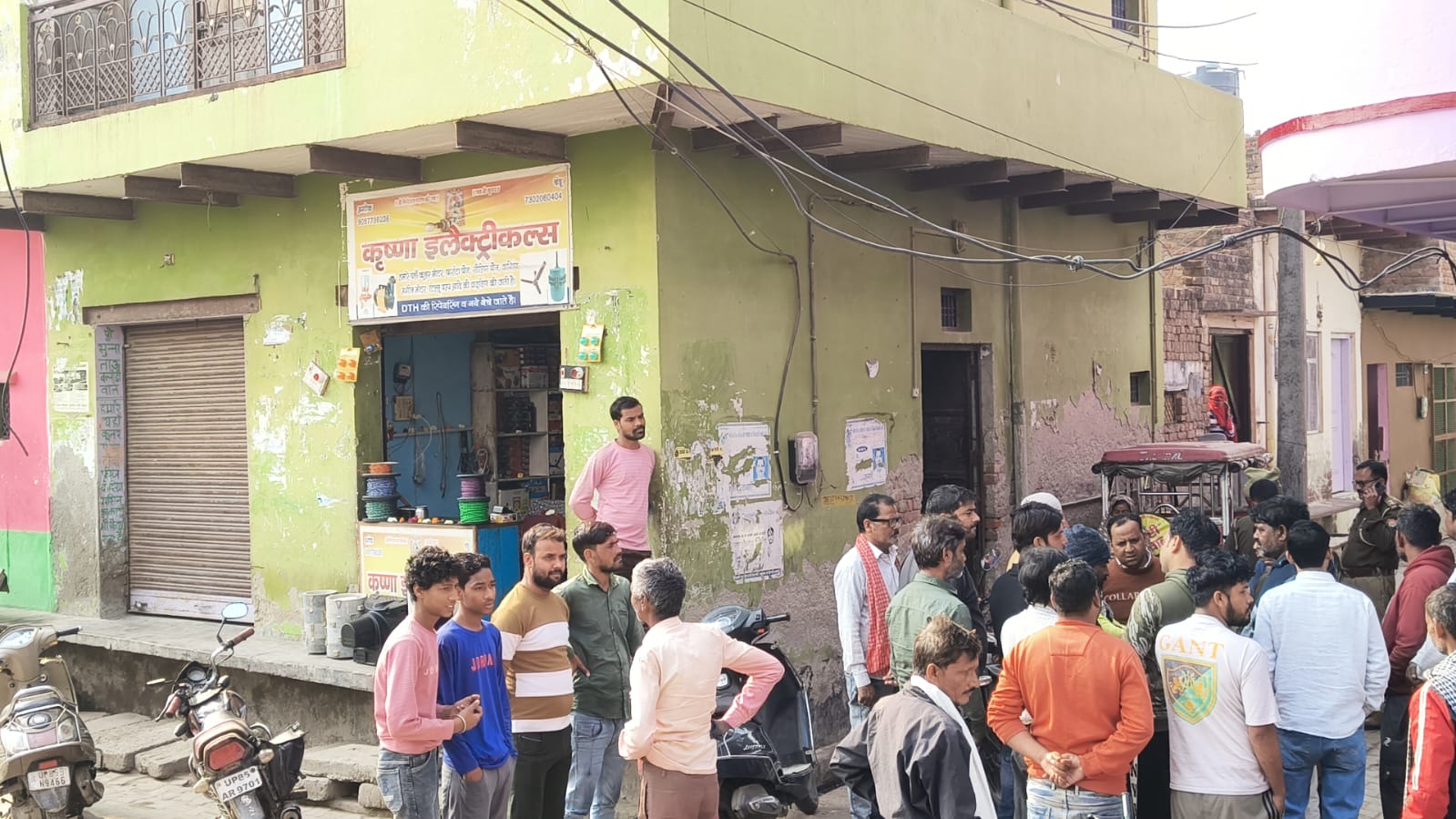 बेटी की शादी को रखे गहनो को चोरो ने किया पार शादी से पहले घर से लाखों की नकदी और जेवर पार