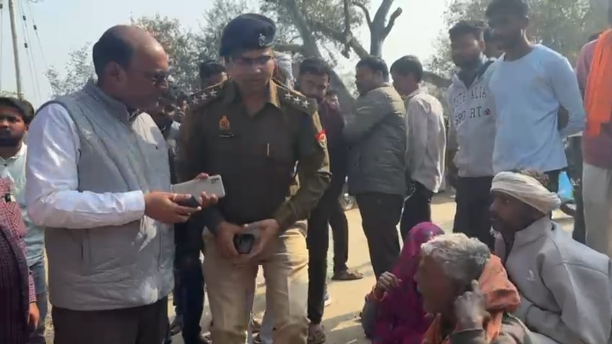 55 वर्षीय बुजुर्ग के नहर में गिरने की आशंका के चलते कोंच नदीगांव मार्ग किया अवरुद्ध