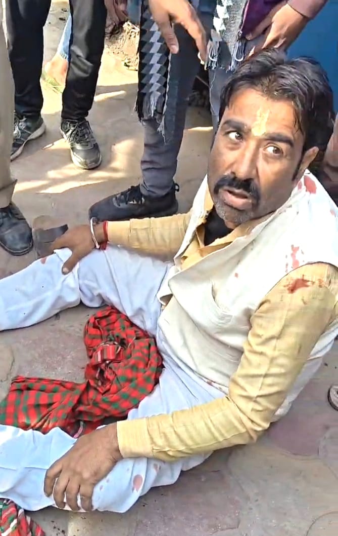 पुलिस चौकी से 100 मीटर दूर गुंडागर्दी, कानून बेबस! मथुरा गेट क्षेत्र में लाठियों से युवक को किया अपाहिज