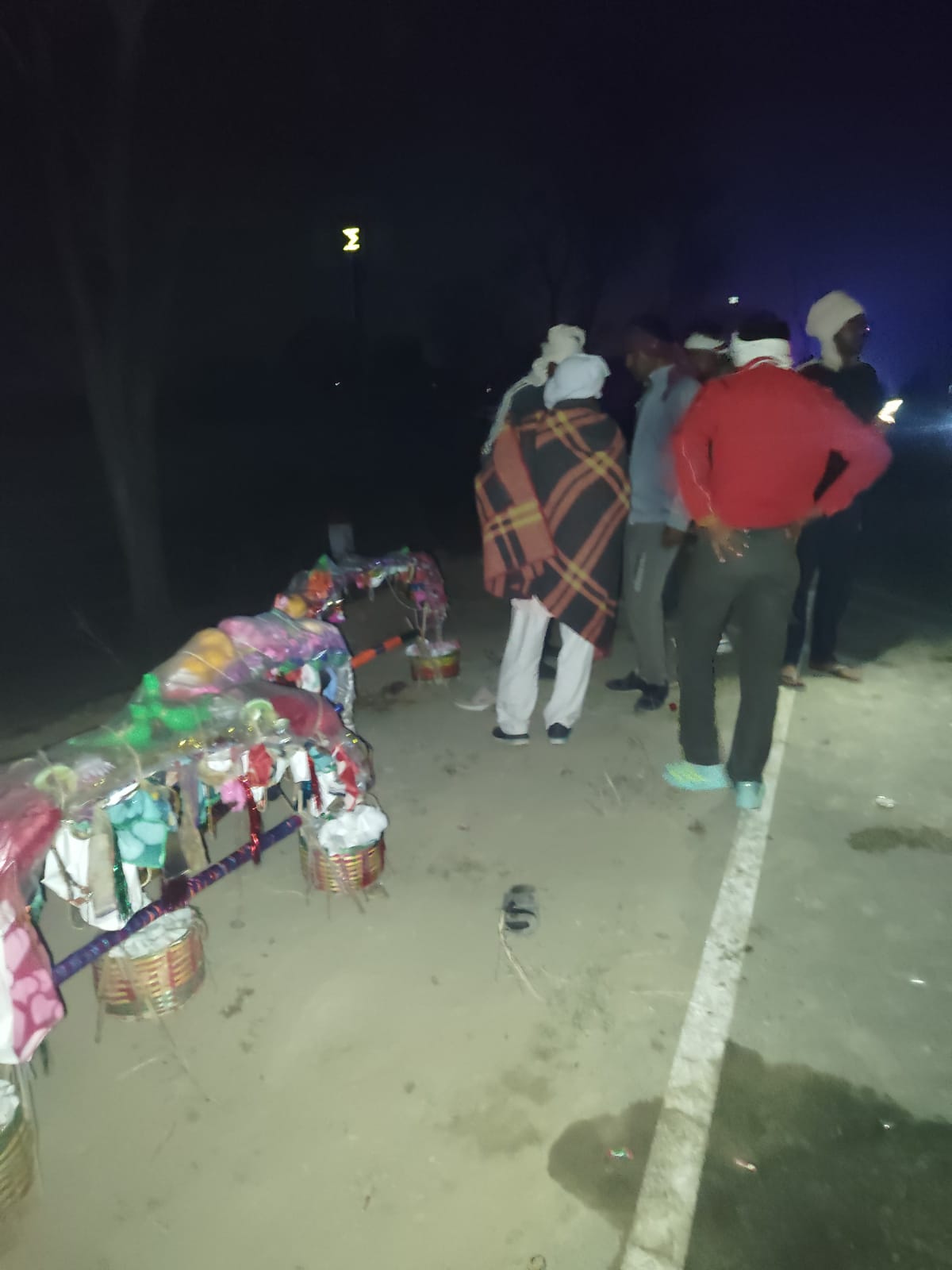 राया-तेज रफ्तार बाइक ने कांवड़ियों के जत्थे को मारी टक्कर, तीन घायल