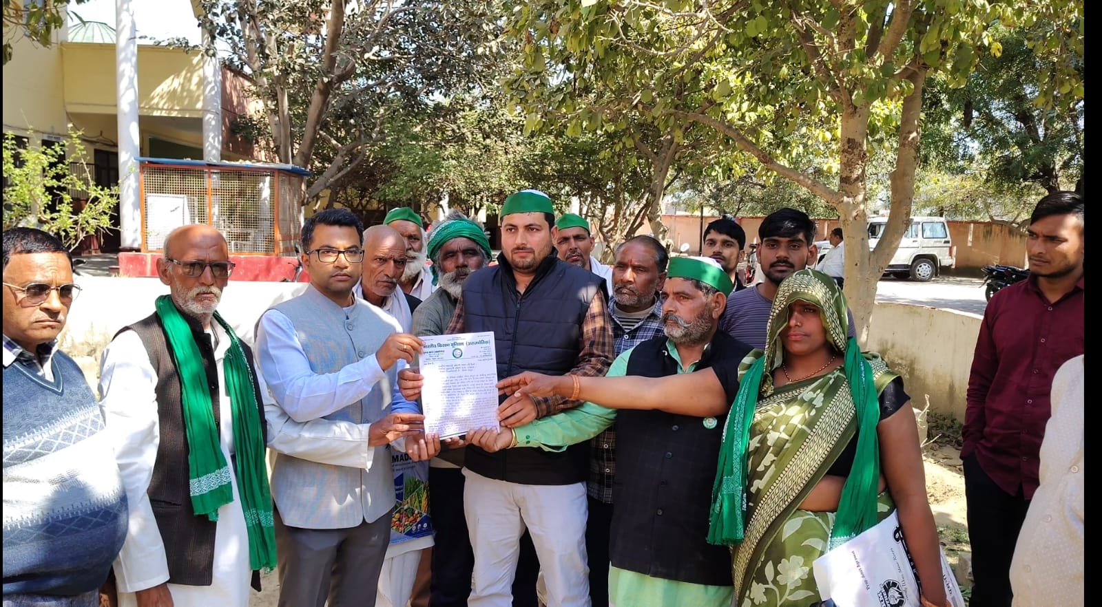 किसान यूनियन अराजनैतिक का महावन तहसील में प्रदर्शन