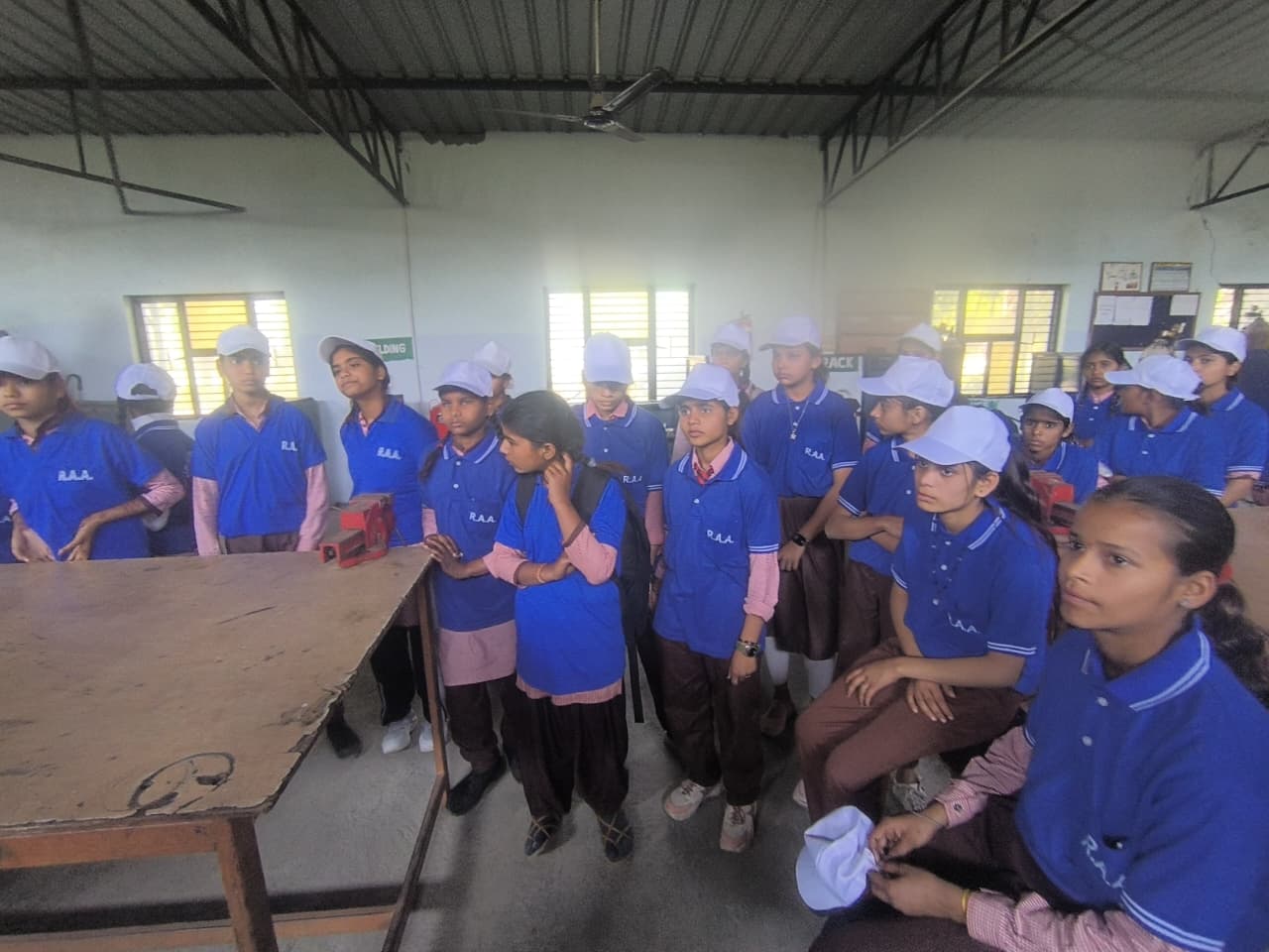 राष्ट्रीय आविष्कार अभियान के तहत परिषदीय विद्यालयों के मेधावी छात्रों ने किया शैक्षणिक भ्रमण