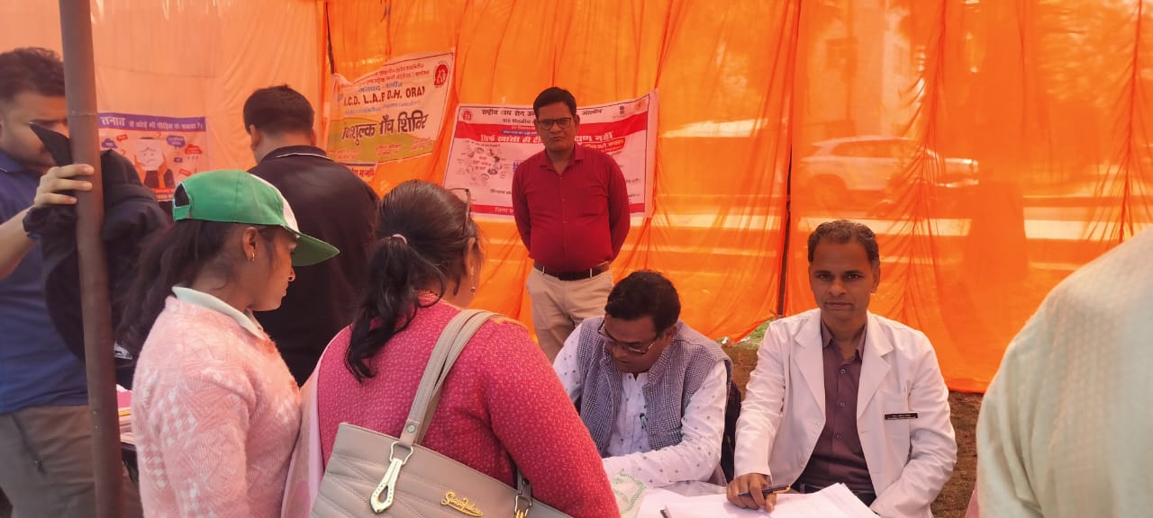 उरई मेडिकल कॉलेज में होम्योपैथिक चिकित्सा शिविर का आयोजन