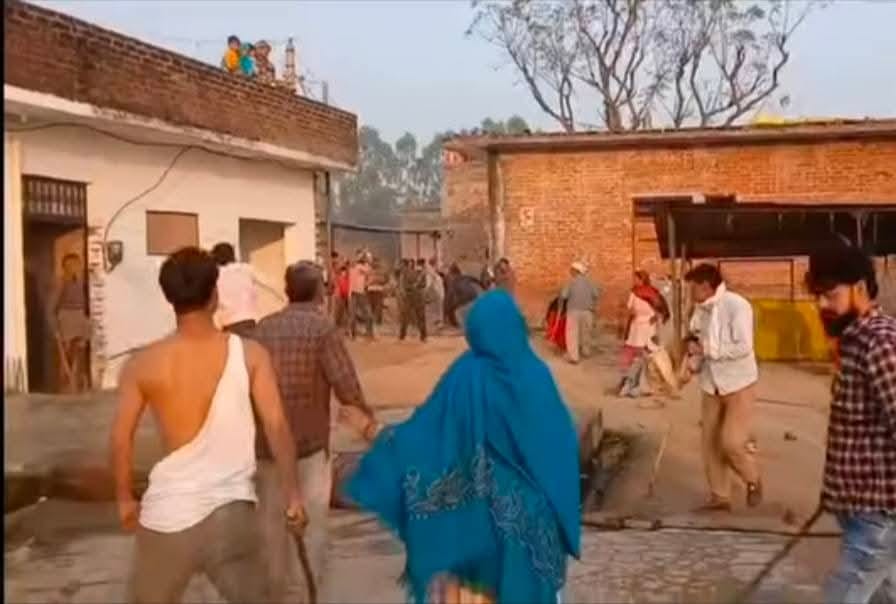 फर्जी वोट कटवाने को लेकर खूनी संघर्ष में चले डंडे-पत्थर