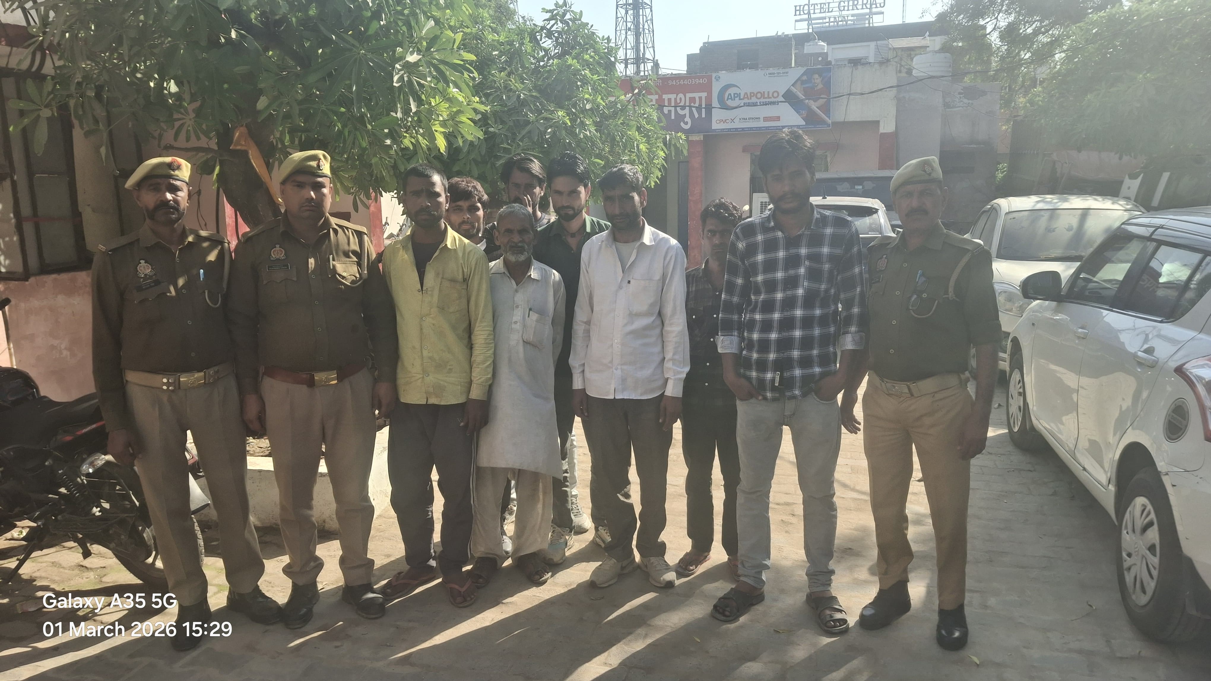 महिला परिक्रमार्थियों पर जबरदस्ती रंग गुलाल डालने वाले हुड़दंगियों को गोवर्धन पुलिस ने भेजा जेल