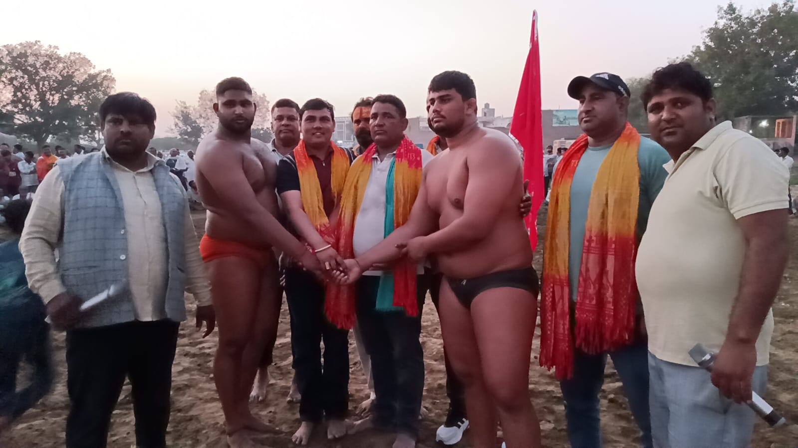 गोवर्धन में हुआ  विशाल कुश्ती दंगल का आयोजन, तमाम राज्यों से आए पहलवानों ने बढ़ाई दंगल की शोभा