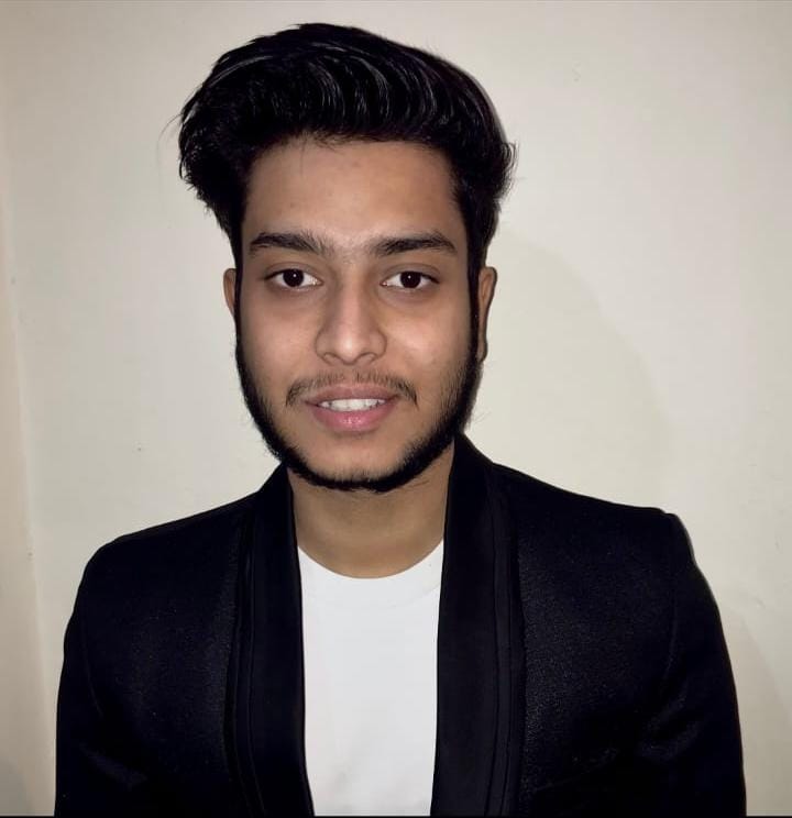 वृन्दावन का गौरव बने आदित्य अग्रवाल, सीए बनकर बढ़ाया नगर का मान