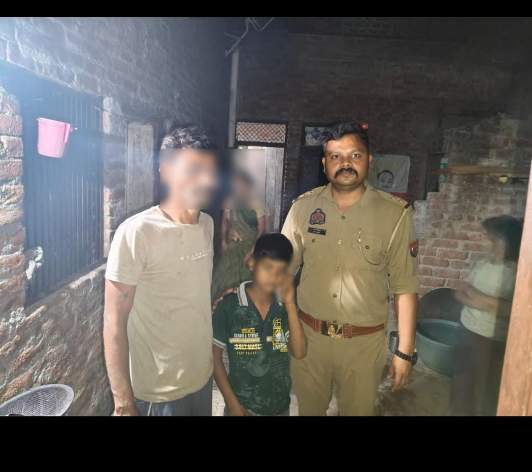 6 वर्षीय मासूम थाना न्यूआगरा की पुलिस की सतर्कता से मिला अपने परिजनों से