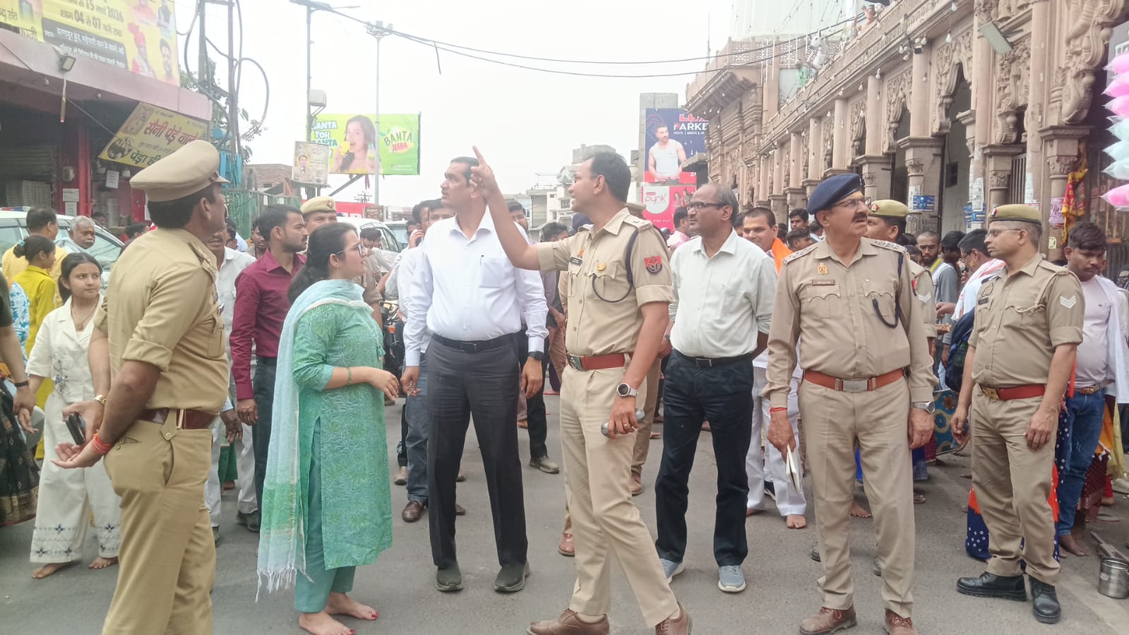 डीएम और एसएसपी ने राष्ट्रपति के गोवर्धन आगमन की तैयारियों का लिया जायजा