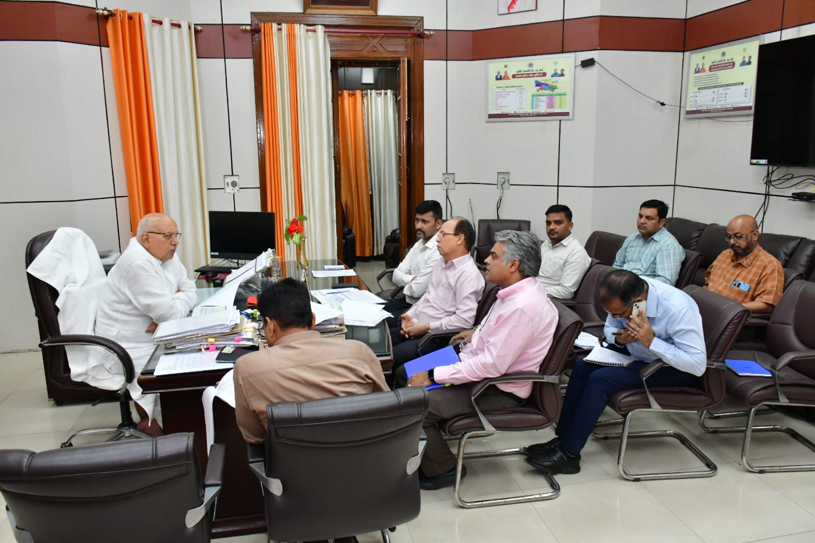 कृषि मंत्री ने वेंडर कंपनी को कार्य में लापरवाही बरतने पर लगाई कड़ी फटकार, दी सख्त चेतावनी