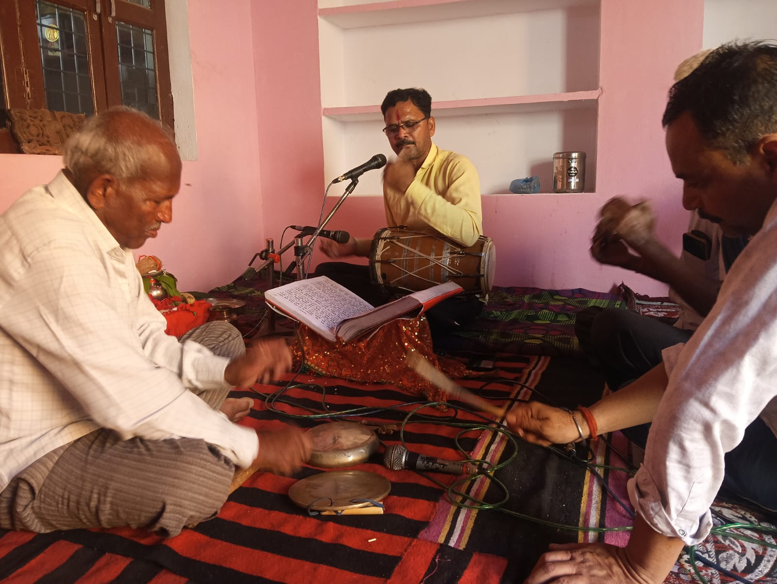 ग्राम सामी में हुआ सुंदरकांड पाठ का भव्य आयोजन शिवकुमार तिवारी ने कराया धार्मिक कार्यक्रम