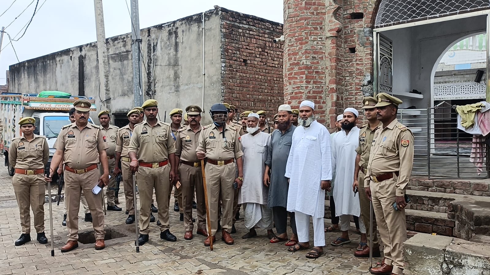 राया में ईद की शांति और सुरक्षा को लेकर पुलिस ने किया पैदल मार्च