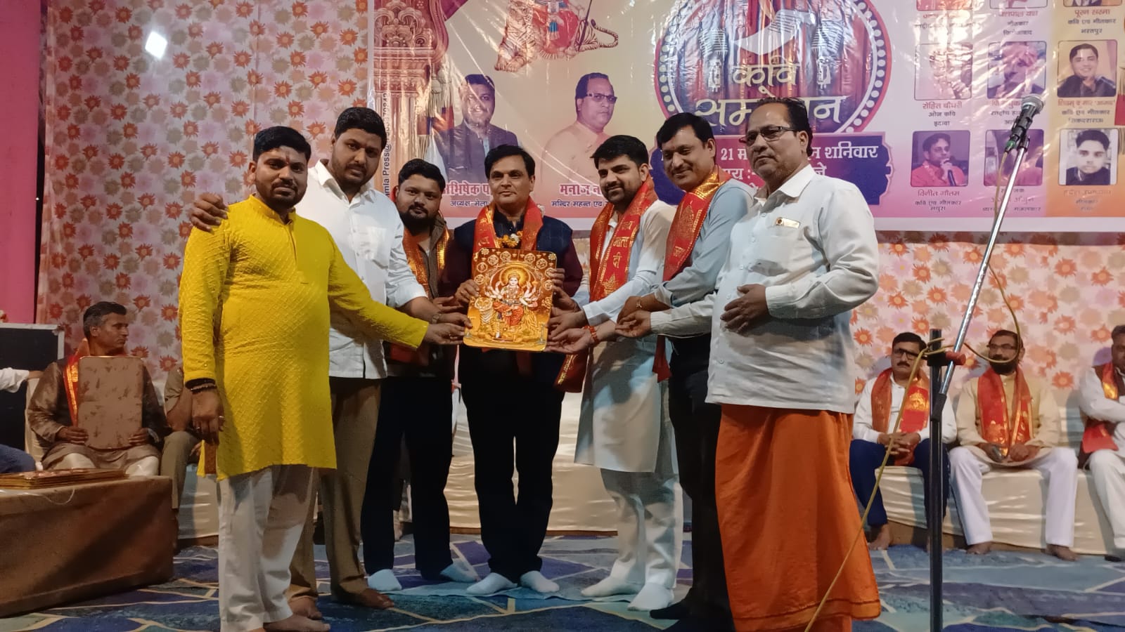 माँ मनकामेश्वरी देवी मेला मे कवि सम्मेंलन का आयोजन