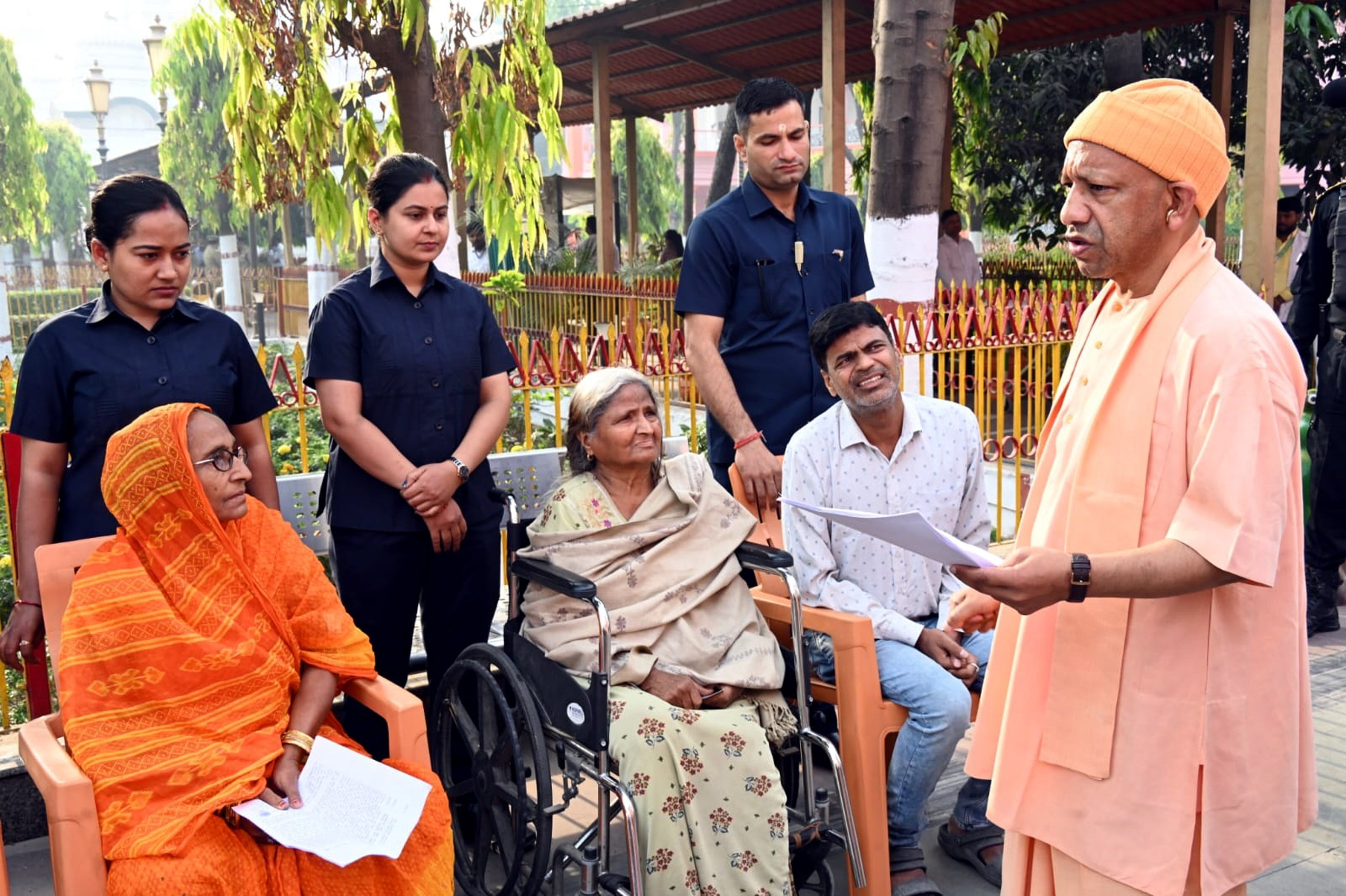 जमानत पर रिहा होकर वादी को धमकाने वालों की निरस्त कराएं जमानत: सीएम योगी