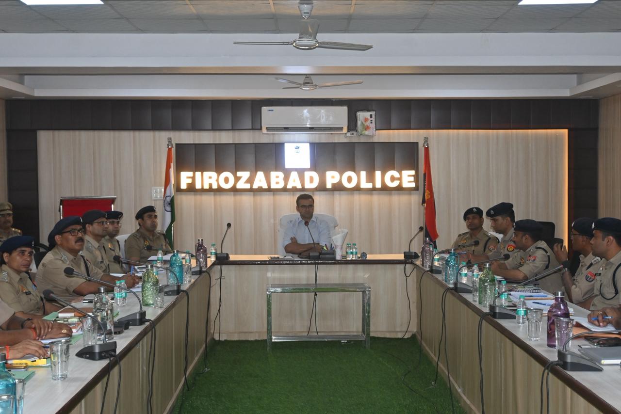 वरिष्ठ पुलिस अधीक्षक द्वारा रिजर्व पुलिस लाईन स्थित सभागार में मीटिंग का किया आयोजन