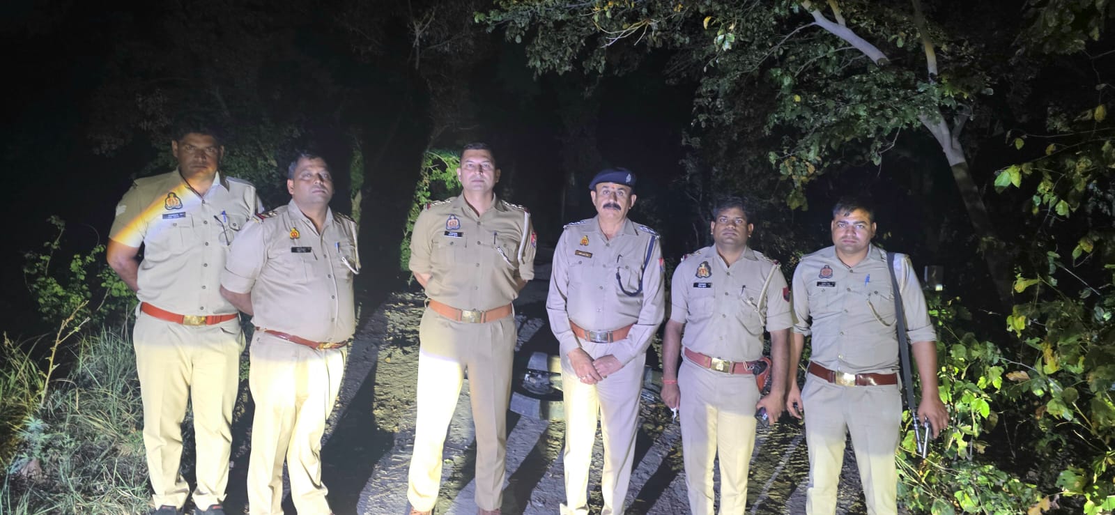 बरसाना पुलिस और एसओजी टीम की मुठभेड़ में एक बदमाश को लगी गोली दूसरे को गिरफ्तार कर भेजा जेल