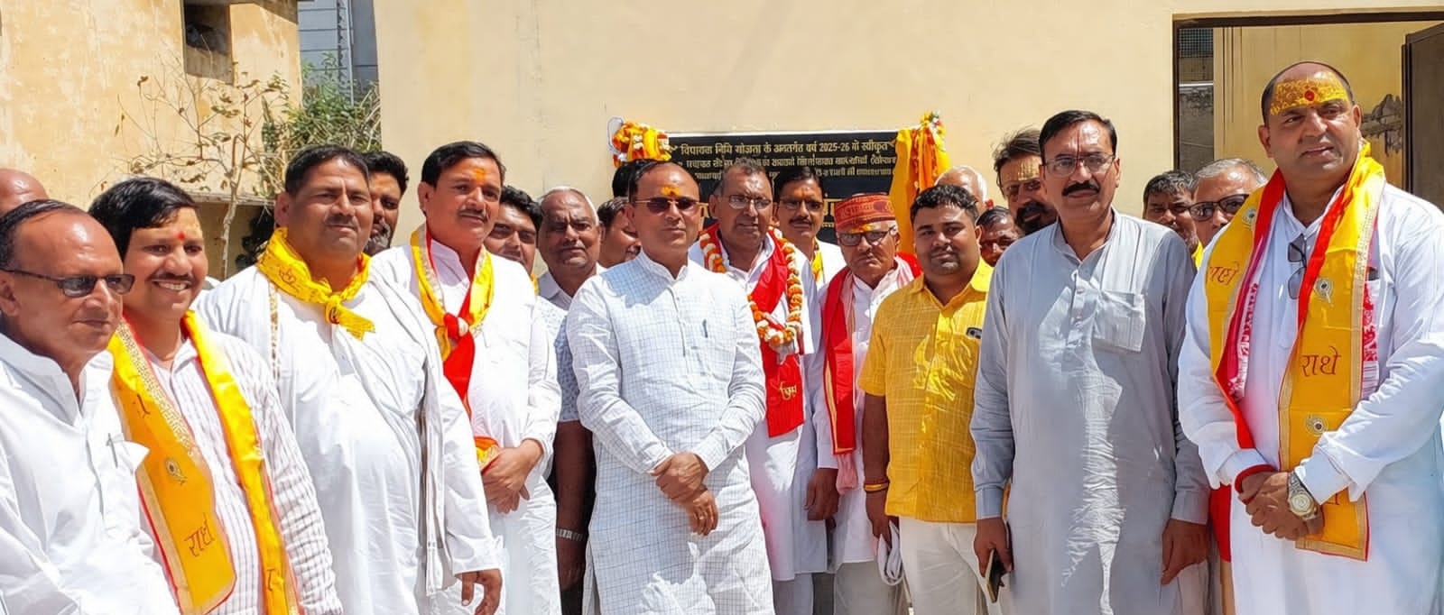 विधायक ने सहकारी समिति में 20 लाख के कराये विकास कार्यों का किया लोकार्पण