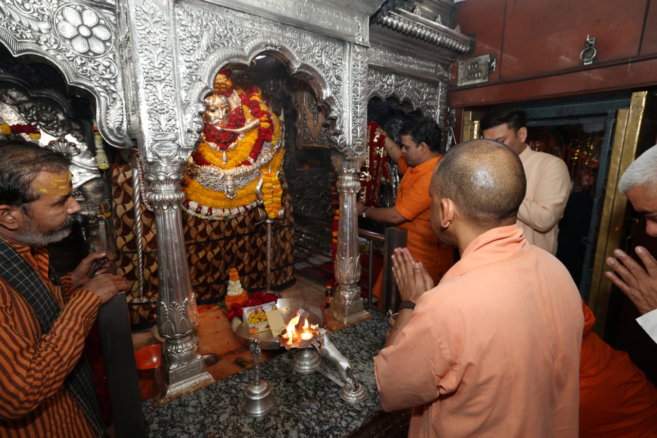 मुख्यमंत्री ने ‘काशी कोतवाल’ और बाबा विश्वनाथ के किए दर्शन