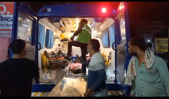 फिरोजाबाद हाईवे पर भीषण हादसा, ट्रैक्टर सवार एक की मौत, दूसरा गंभीर घायल