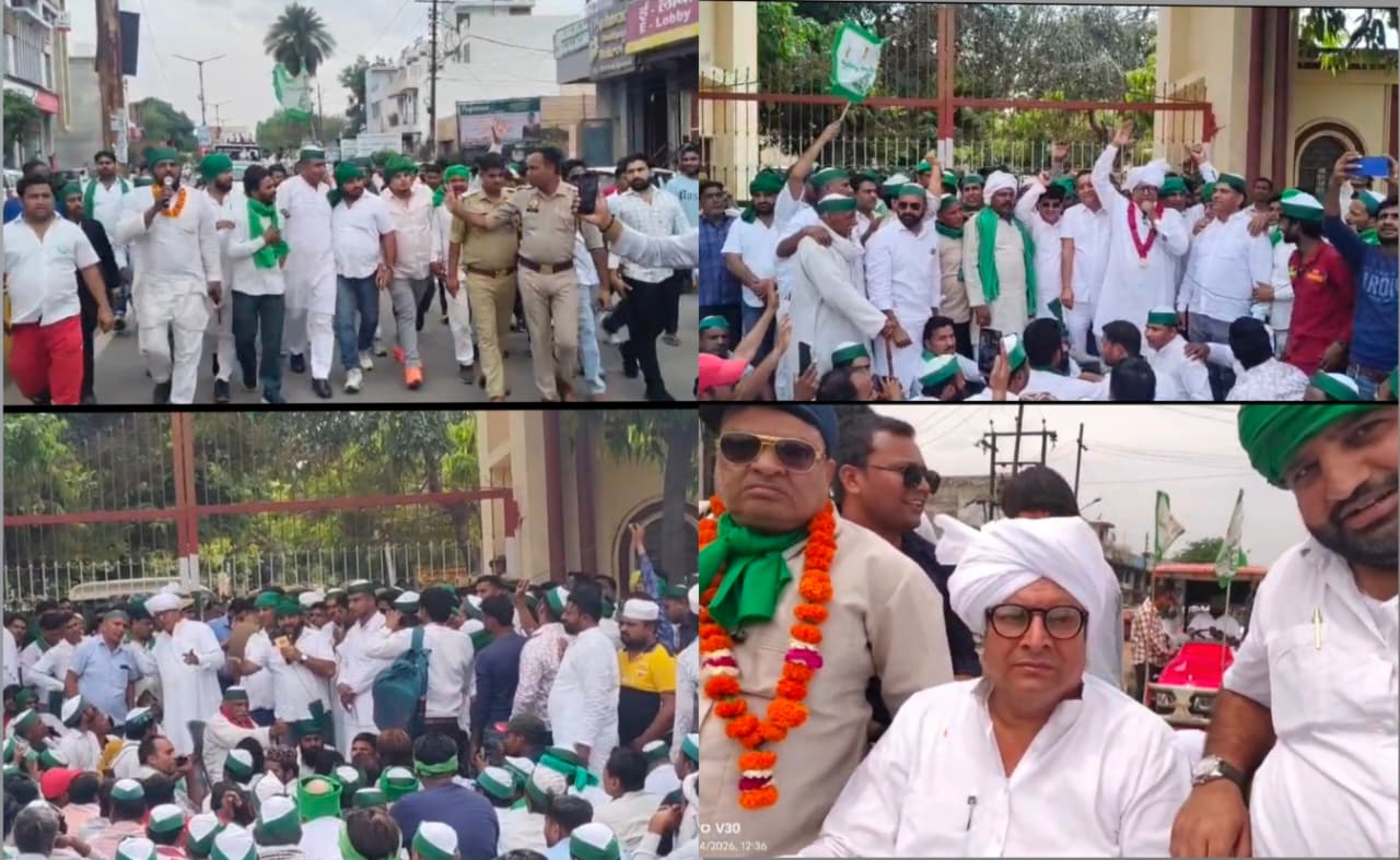 ट्रैक्टर मार्च निकाला किसानों ने डीएम को सोपा ज्ञापन