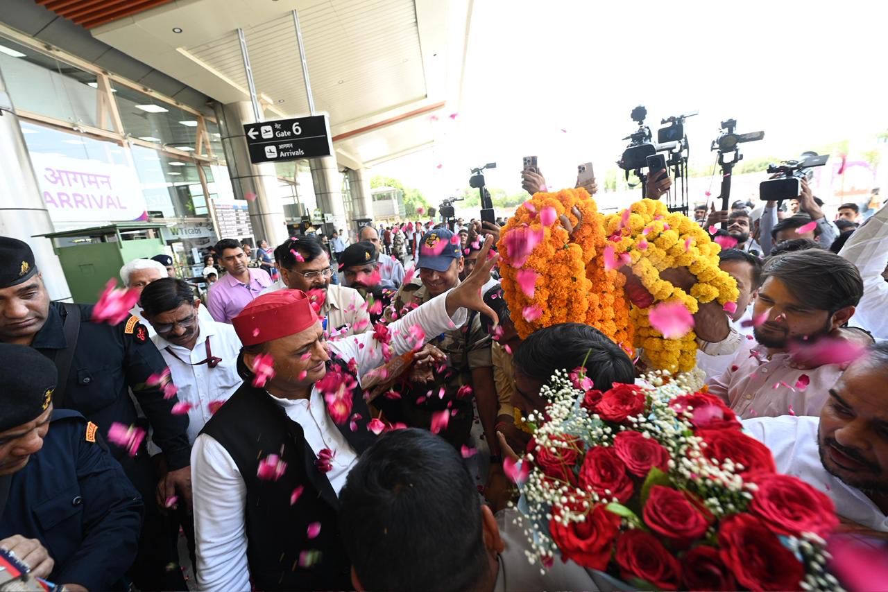 भाजपा जब मुद्दों से हारती है तब संस्थाओं के पीछे छिप कर हमले करती है: अखिलेश यादव