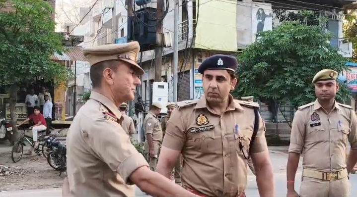 फ़िरोज़ाबाद में सख्त चेकिंग अभियान, पुलिस की सख्ती से मचा हड़कंप