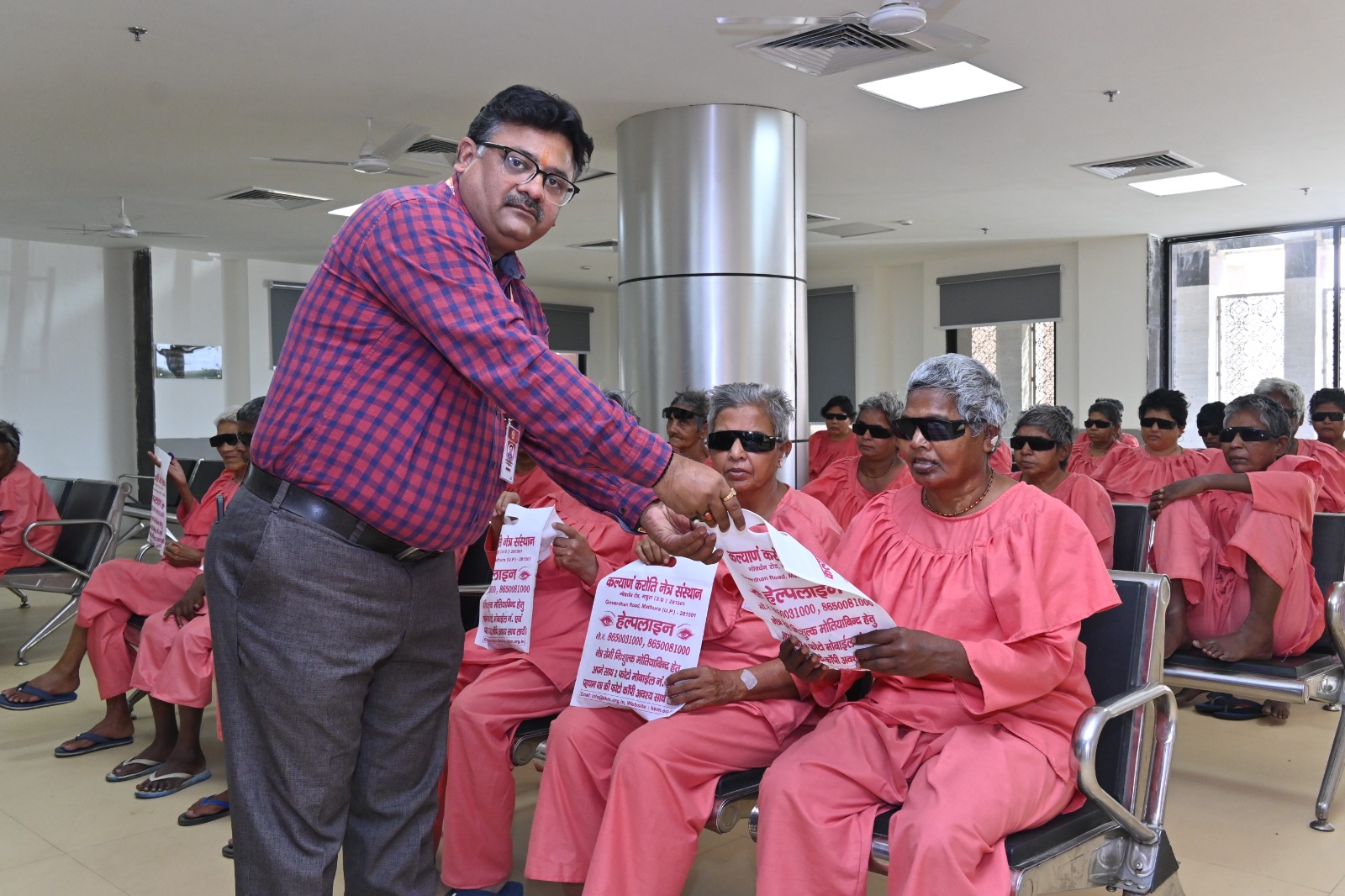 ललित कुमार अरोड़ा के जन्मदिवस पर कल्याण करोति में 101 नेत्र रोगियों का निःशुल्क ऑपरेशन हुआ सम्पन्न