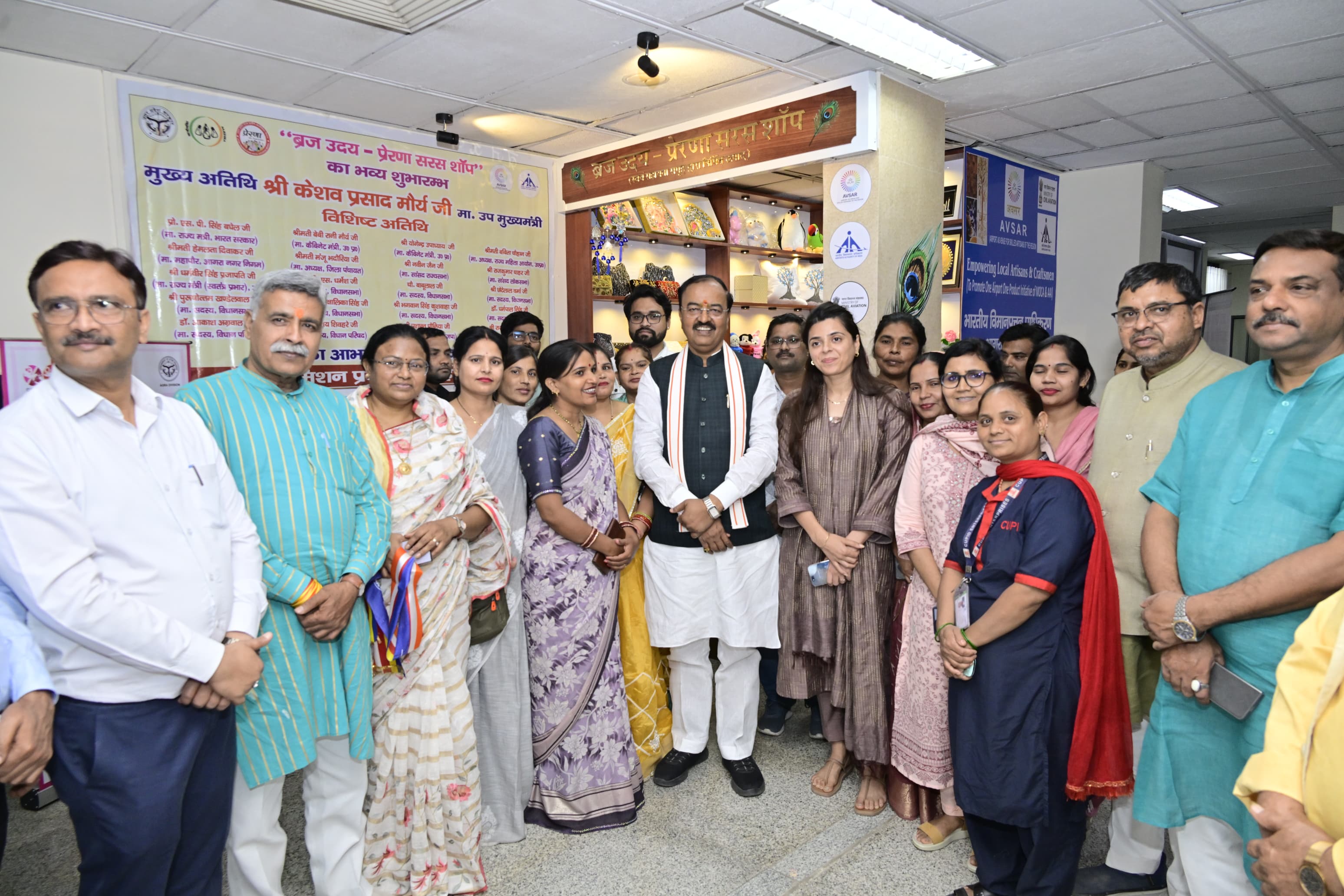 महिला सशक्तिकरण की दिशा में नया आयाम: आगरा एयरपोर्ट पर ‘ब्रज उदय – प्रेरणा सरस शॉप’ का शुभारंभ