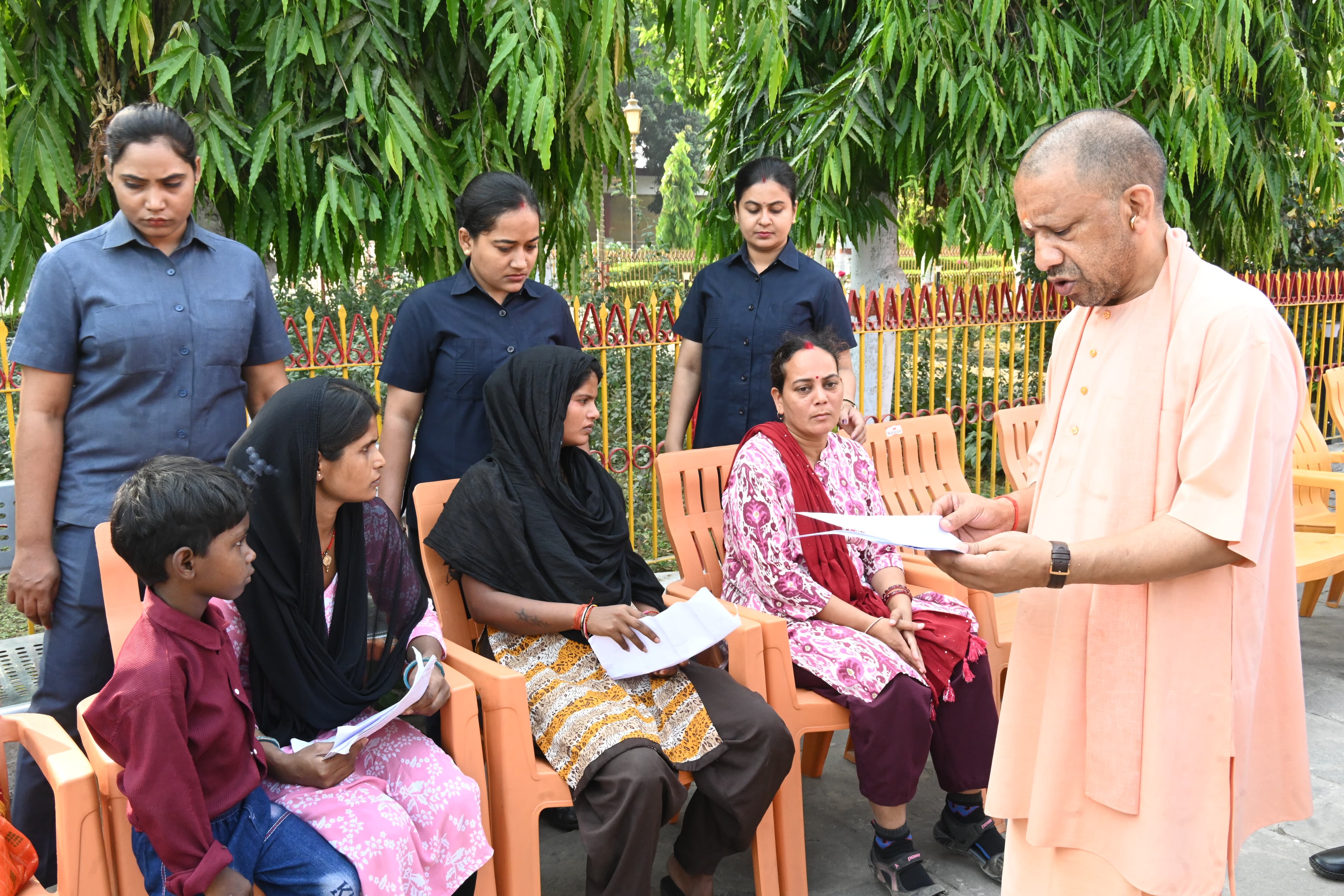 जन समस्याओं का त्वरित समाधान कराएं अधिकारी : मुख्यमंत्री
