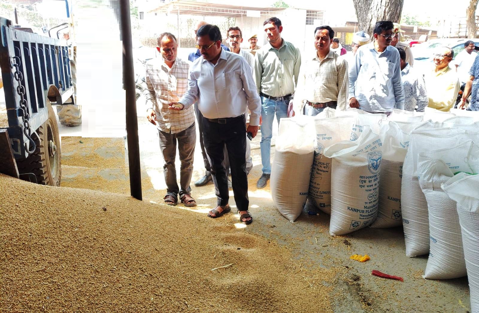 गेहूं क्रय में लापरवाही,अनियमितता बरतने वाले केन्द्र प्रभारी के विरूद्ध होगी दंडात्मक कार्यवाही-जिलाधिकारी