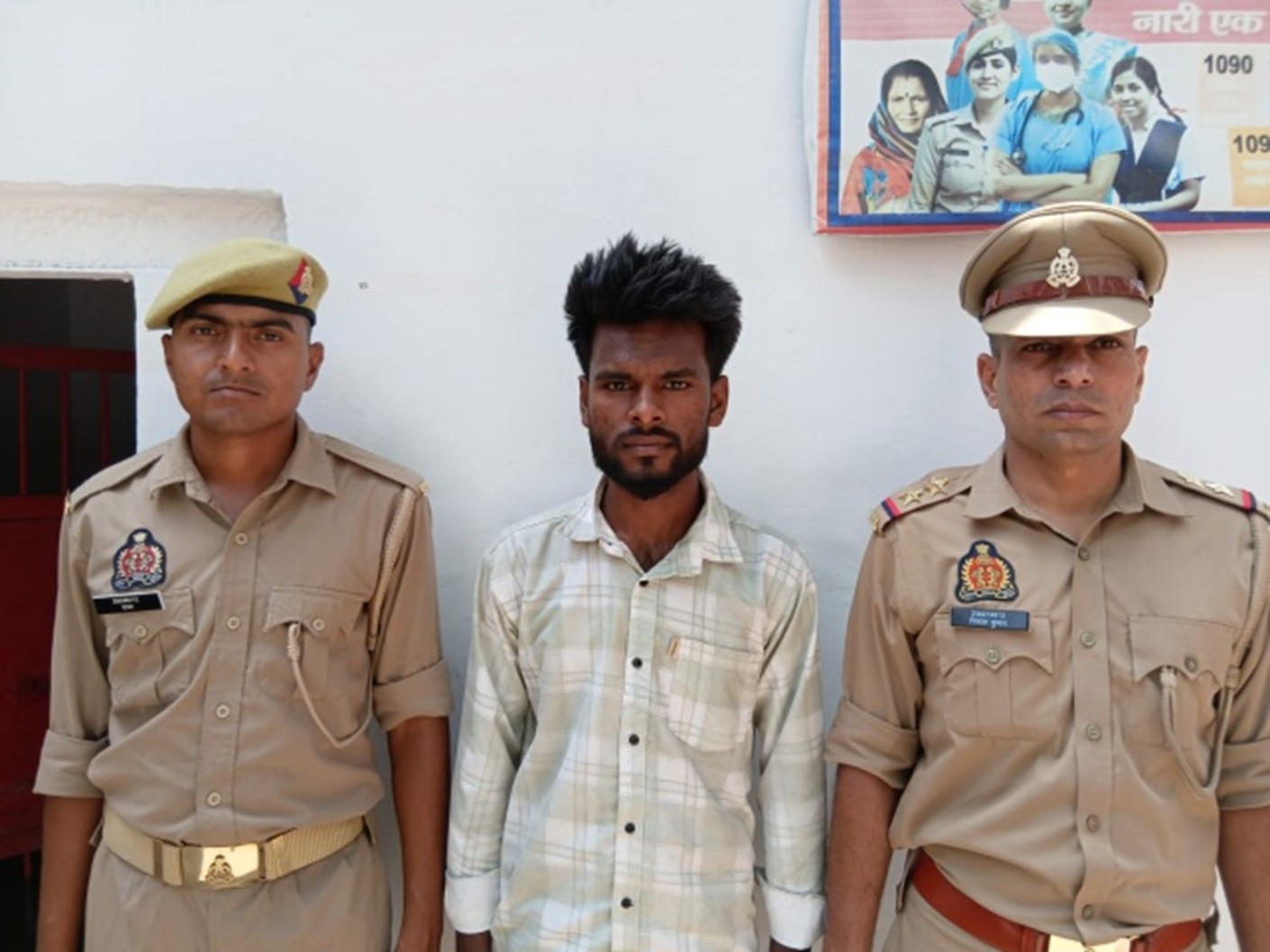 थाना रसूलपुर पुलिस टीम द्वारा पॉक्सो एक्ट में वांछित अभियुक्त कौशल आजाद पुत्र अजीत कुमार को किया गया गिरफ्तार