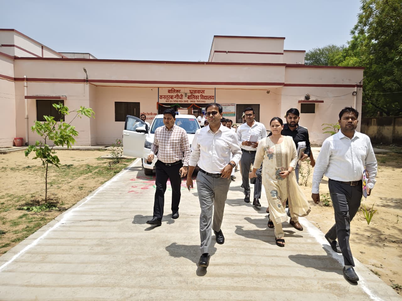 डीएम रमेश रंजन ने कस्तूरबा गांधी आवासीय विद्यालय का किया औचक निरीक्षण, बच्चों के पोषण और सर्वांगीण विकास पर दिया जोर