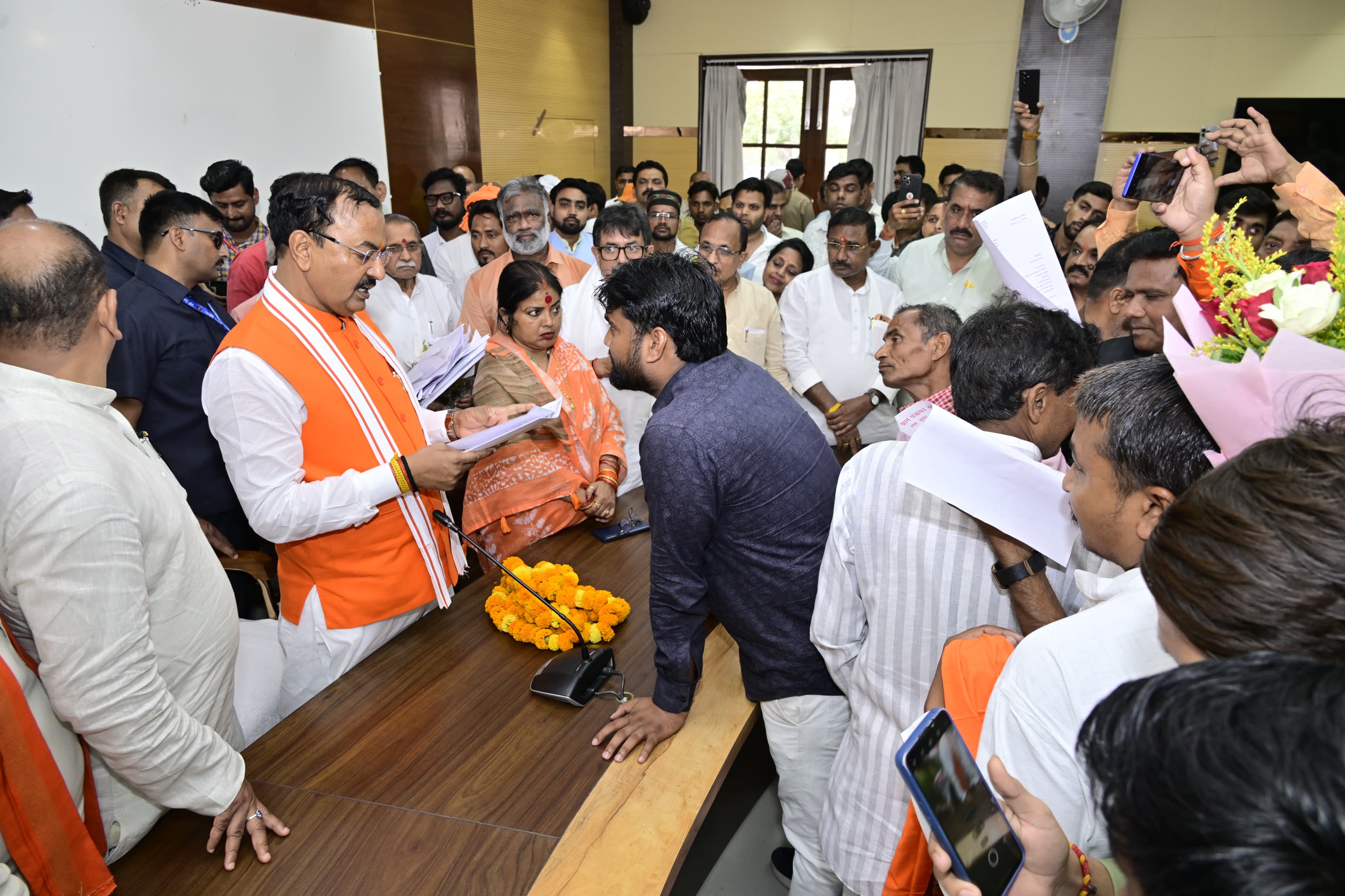उप मुख्यमंत्री केशव प्रसाद मौर्य ने प्रयागराज में  सुनी जनसमस्याएं, त्वरित समाधान हेतु अधिकारियों को दिए निर्देश