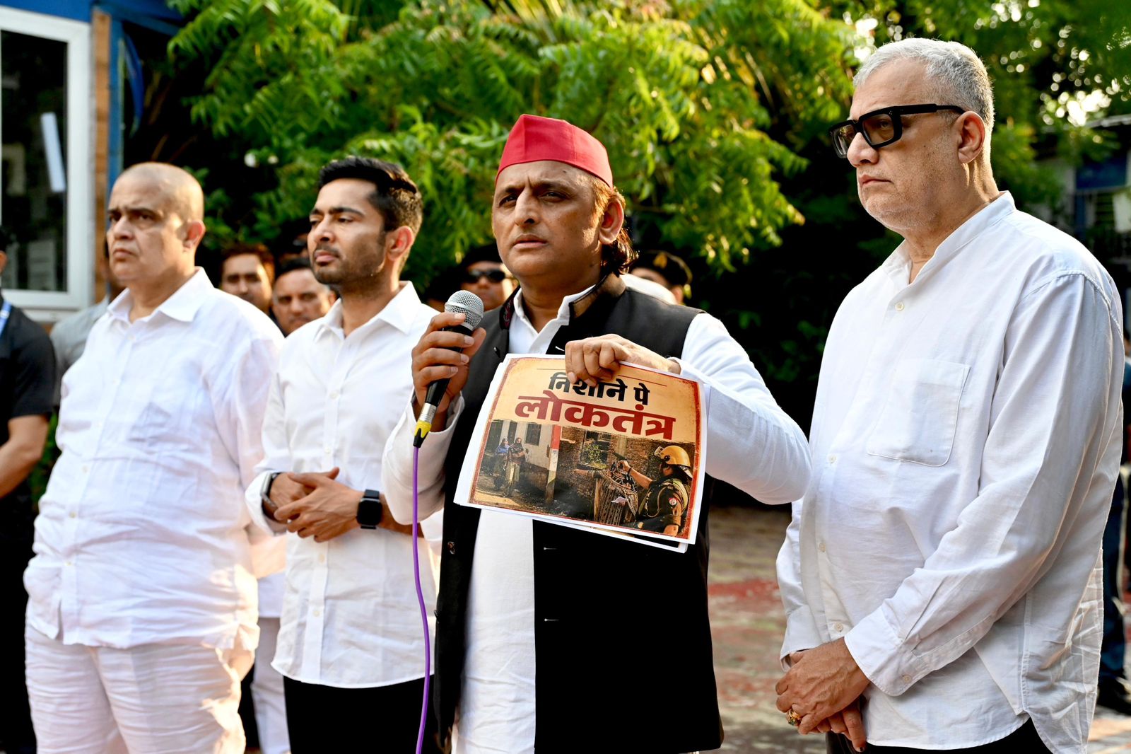 भाजपा ने बंगाल में लोकतंत्र को तहस-नस कर दिया: अखिलेश यादव