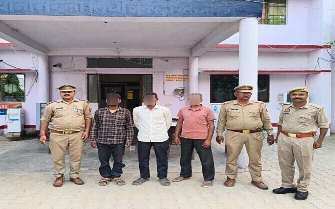 थाना नगला सिंघी पुलिस टीम द्वारा जुआ/सट्टा खेलते हुए 03 अभियुक्त को किया गया गिरफ्तार