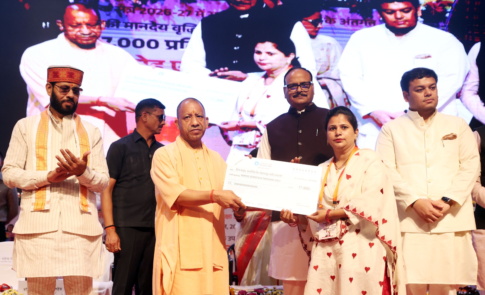 20,000 नए शिक्षक व अनुदेशक बेसिक शिक्षा के कायाकल्प को बनाएंगे और मजबूत: सीएम योगी
