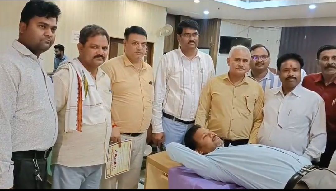स्व. बी.एन. सिंह की 27वीं पुण्यतिथि पर विशाल रक्तदान शिविर का आयोजन