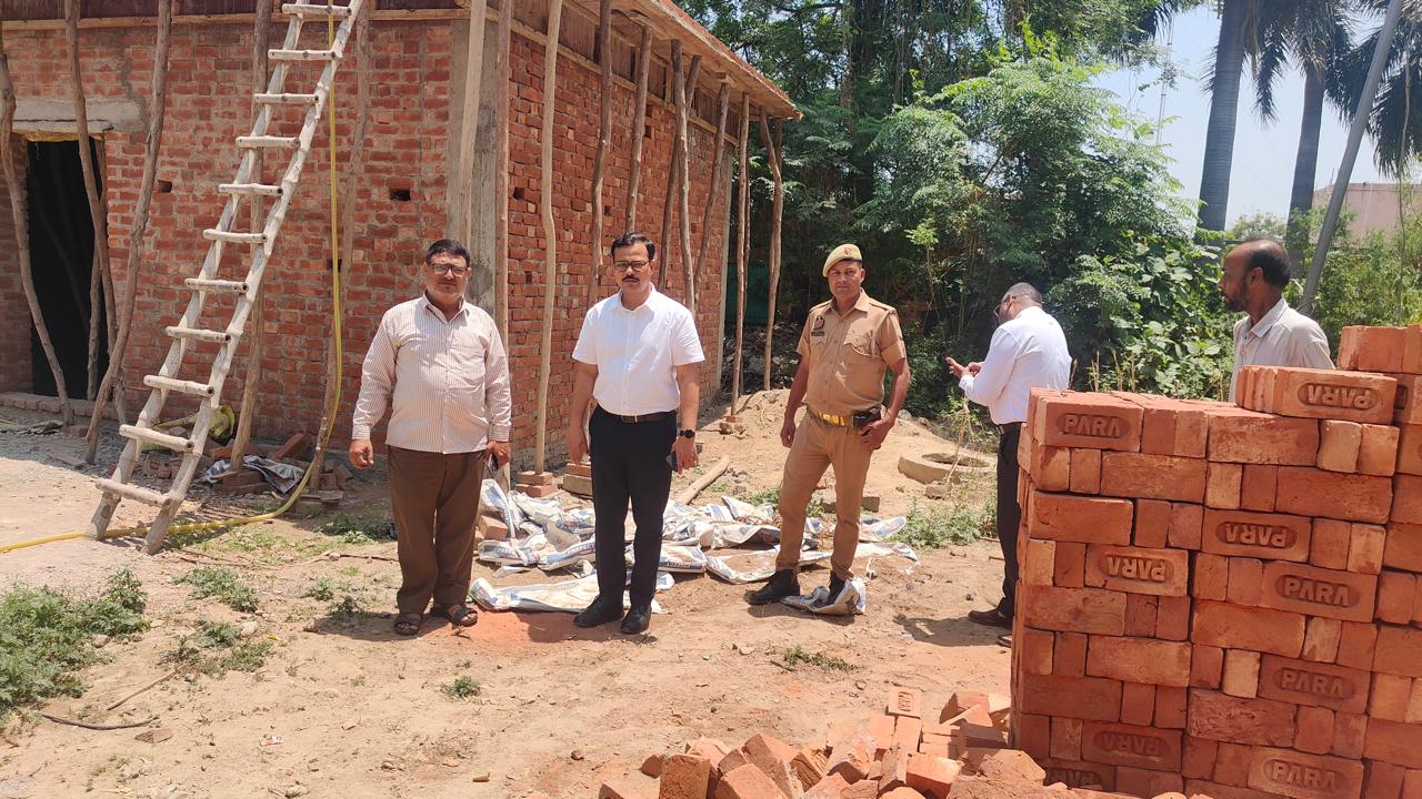 हुसैनाबाद क्षेत्र में आधुनिक पार्किंग व्यवस्था एवं यातायात सुधार की नई पहल