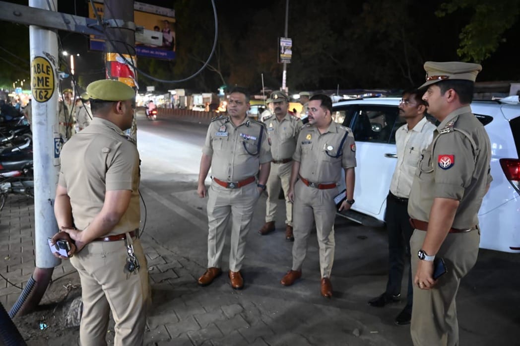 आगरा में चौराहों के 50 मीटर दायरे में नहीं होगा अतिक्रमण, पुलिस कमिश्नर दीपक कुमार का सख्त आदेश