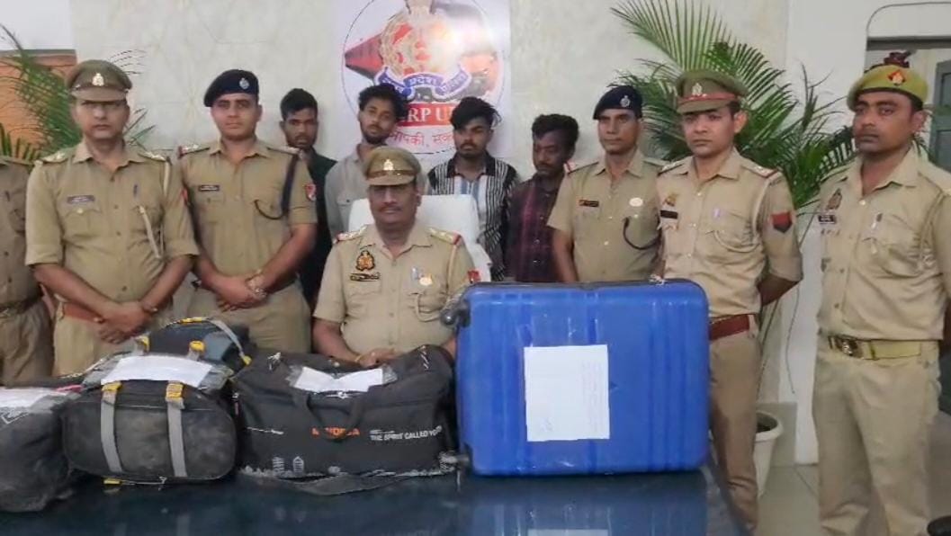 जीआरपी आगरा कैंट पुलिस को बड़ी सफलता 27 किलो 230 ग्राम अवैध गांजा बरामद