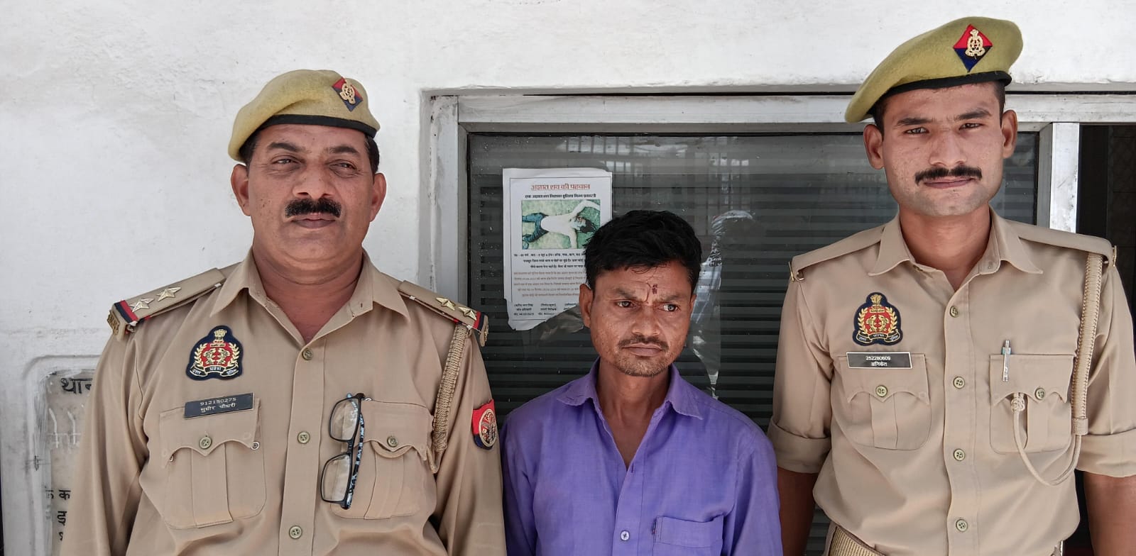 थाना रसूलपुर पुलिस टीम द्वारा 01 अभियुक्त को 01 अवैध तमंचा 312 बोर व 01 जिंदा कारतूस 312 बोर सहित किया गिरफ्तार