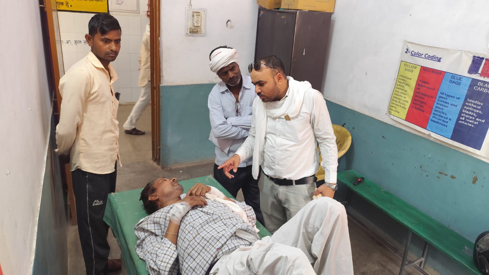 रॉयल गार्डन के पास स्कूटी-बाइक की भिड़ंत युवक गंभीर घायल उरई रेफर