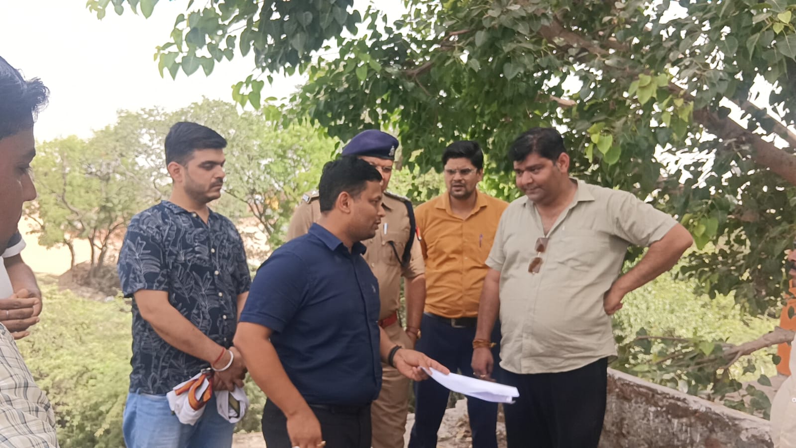 प्रशाशन की टीम ने प्रेस क्लब मैनपुरी की बिल्डिंग को कराया खाली