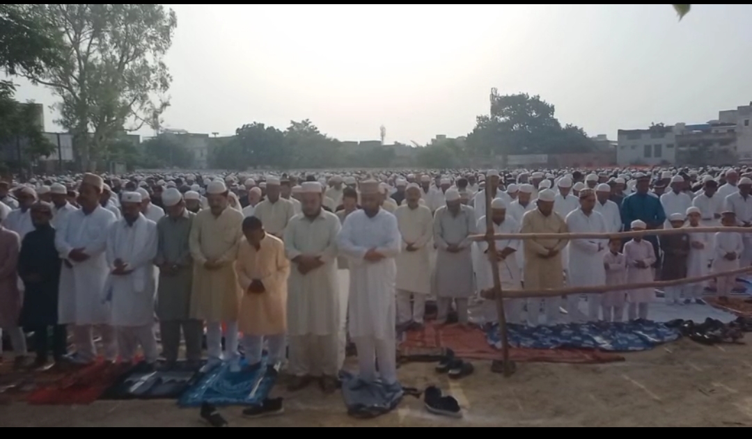 नगर में शांति पूर्ण ढंग से पड़ी गयी ईद की नमाज पुलिस प्रशासन की रही कड़ी सुरक्षा व्यवस्था