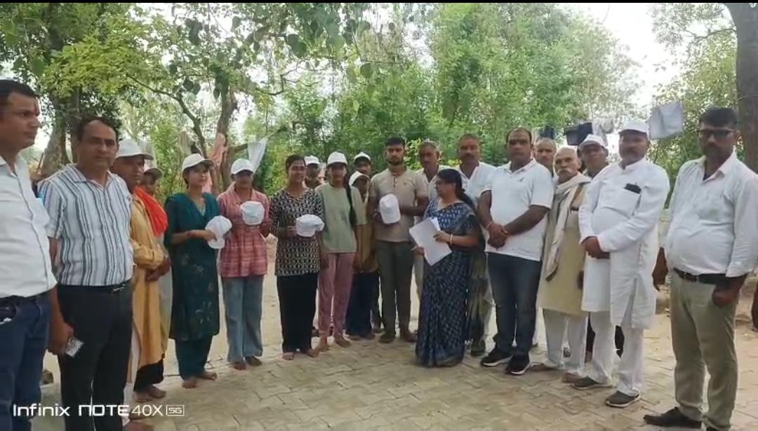 यमुना घाट पर चला स्वच्छता महाअभियान, DDO गरिमा खरे ने 100 पौधे लगाकर दिलाई पर्यावरण संरक्षण की शपथ